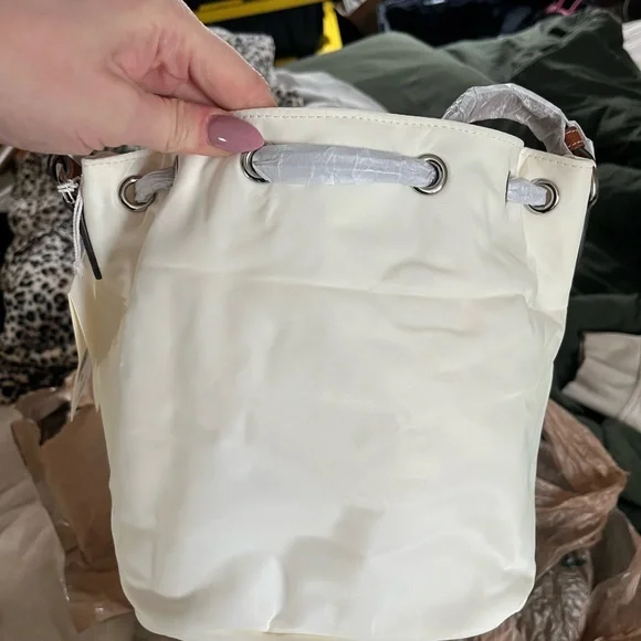 Tory Burch Virginia Bucket Bag - Picture 10 of 10